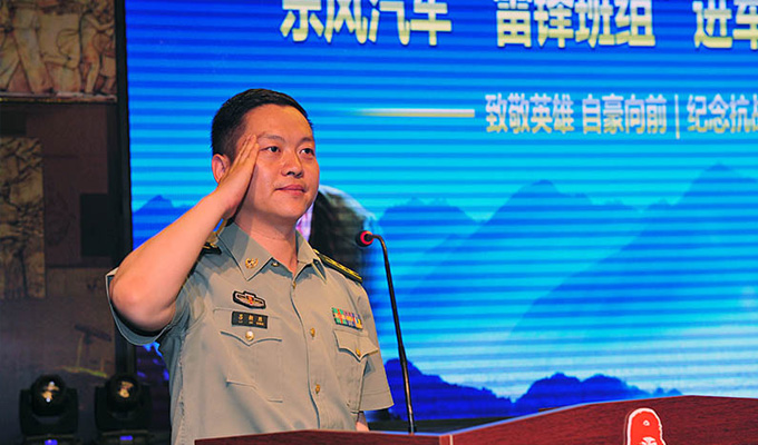 東風(fēng)汽車?yán)卒h班組走進(jìn)軍營活動現(xiàn)場