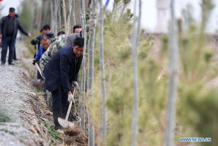 CHINA-GANSU-EARTH DAY-TREE PLANTING (CN)