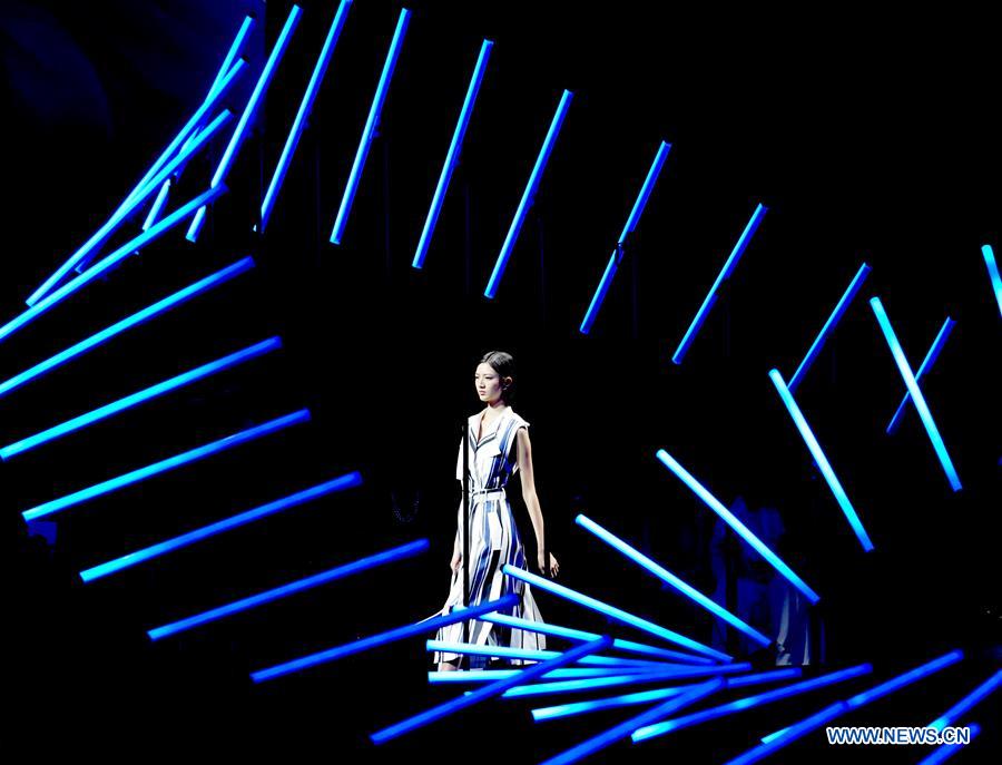 CHINA-BEIJING-FASHION WEEK (CN)