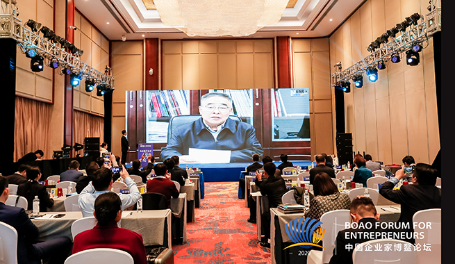 國家榮譽(yù)稱號(hào)獲得者、中國工程院院士、天津中醫(yī)藥大學(xué)校長(zhǎng)張伯禮在視頻致辭