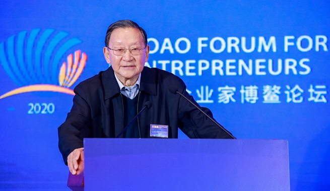 中國科學(xué)院院士，國際歐亞科學(xué)院院士，中國地源熱泵產(chǎn)業(yè)聯(lián)盟名譽(yù)理事長(zhǎng)汪集暘演講