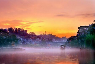 鳳凰古城　誰的城？