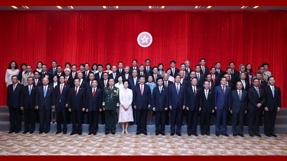 習(xí)近平會(huì)見香港特別行政區(qū)新任行政、立法、司法機(jī)構(gòu)負(fù)責(zé)人