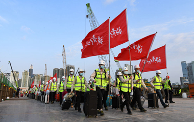 我在現(xiàn)場(chǎng)&middot;照片背后的故事｜援港60天，見(jiàn)證荒灘起方舟