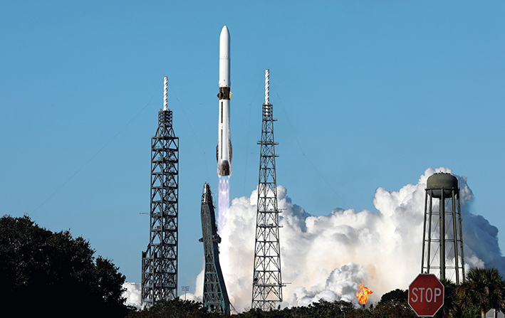 2025年11月13日,蓝色起源公司的“新格伦”重型运载火箭从美国佛罗里达州卡纳维拉尔角太空军基地发射升空 新华社/路透 2025年11月13日,蓝色起源公司的“新格伦”重型运载火箭从美国佛罗里达州卡纳维拉尔角太空军基地发射升空 新华社/路透