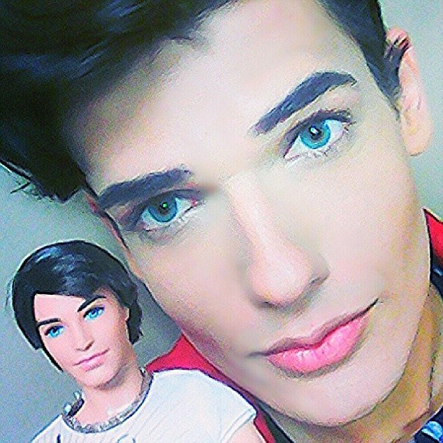 巴西男?；ㄙM(fèi)31萬元整容成&ldquo;芭比男友&rdquo;