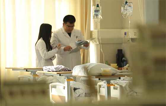 致敬偉大改革｜對話40年，講述身邊的健康故事（第五集）&mdash;&mdash;小醫(yī)院不再門可羅雀，大醫(yī)院不再&ldquo;戰(zhàn)時(shí)狀態(tài)&rdquo;