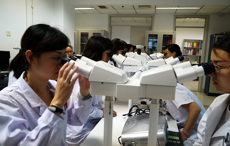 致敬偉大改革｜對(duì)話40年，講述身邊的健康故事33&mdash;好醫(yī)生是這樣煉成的