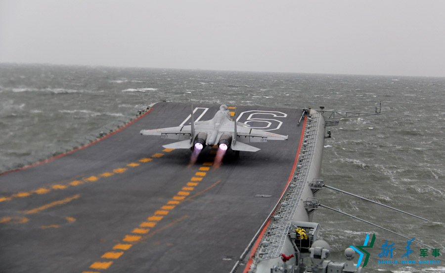 &uarr;資料圖片：艦載戰(zhàn)斗機起飛瞬間。