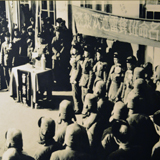 組織雷鋒團全體官兵向雷鋒同志學(xué)習