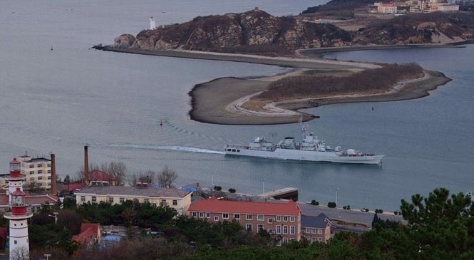 贊！網(wǎng)友俯拍解放軍旅順軍港