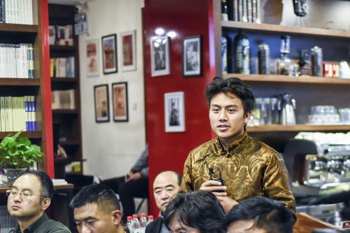 安久家族老八：我們的家族一直在做技藝的傳承，這是我們的使命，我們應(yīng)該承擔(dān)起來。希望能用我學(xué)到的知識(shí)，把我們家族的技藝推廣到更廣大的市場(chǎng)。