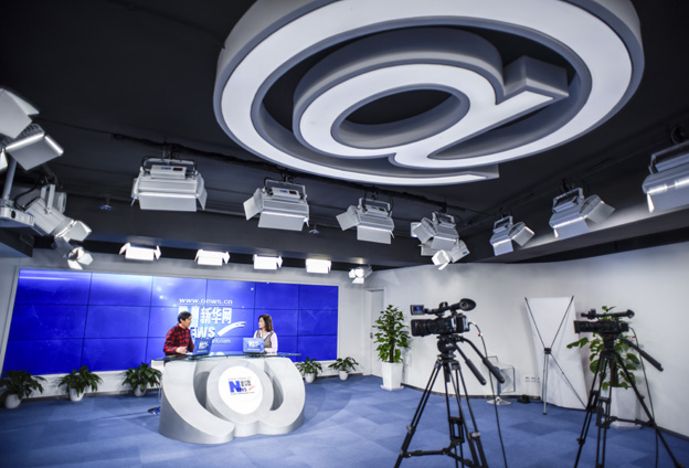 我熱愛公益，希望在這方面做出自己的貢獻(xiàn)。我會用我的畫作支援貧困的學(xué)生，支援患病的兒童，獻(xiàn)出我的愛心。