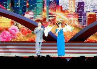 京劇演員于魁智、李勝素獻唱京劇《我是中國人》