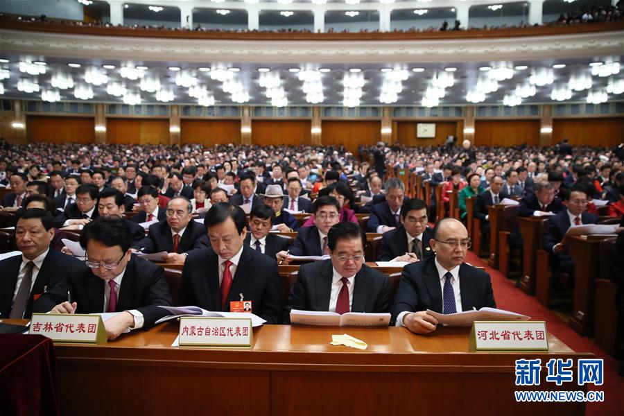 （兩會(huì)&middot;人大開幕）（7）共聚一堂