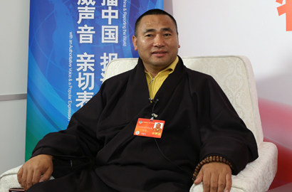 全國政協(xié)委員東寶仲巴&middot;呼圖克圖做客新華網(wǎng)、中國政府網(wǎng)兩會(huì)訪談