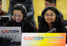 她們，因為兩會工作忙碌著美麗著