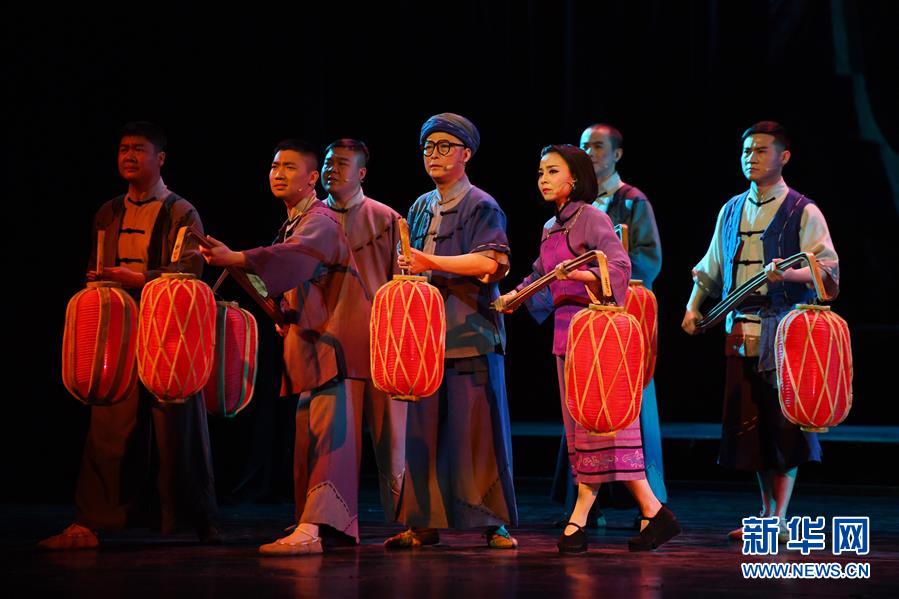 （新華全媒頭條&middot;十九大特別報(bào)道&middot;圖文互動(dòng)）（11）再塑黨的形象的偉大工程&mdash;&mdash;中國共產(chǎn)黨自身建設(shè)的五年探索之路