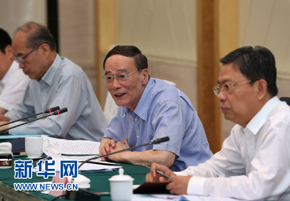 這是7月4日，王岐山在錫林浩特市主持召開(kāi)部分省區(qū)市巡視工作座談會(huì)。新華社記者 龐興雷 攝