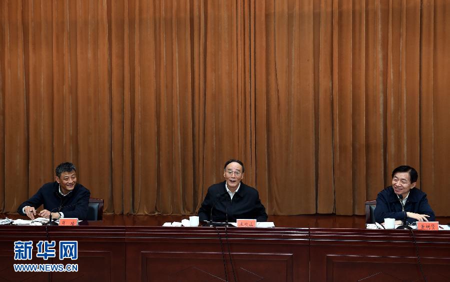 3月27日至28日，中共中央政治局常委、中央紀(jì)委書記王岐山到河南省調(diào)研，并主持召開座談會(huì)。這是3月28日王岐山在河南林州主持召開座談會(huì)。 新華社記者 饒愛民 攝