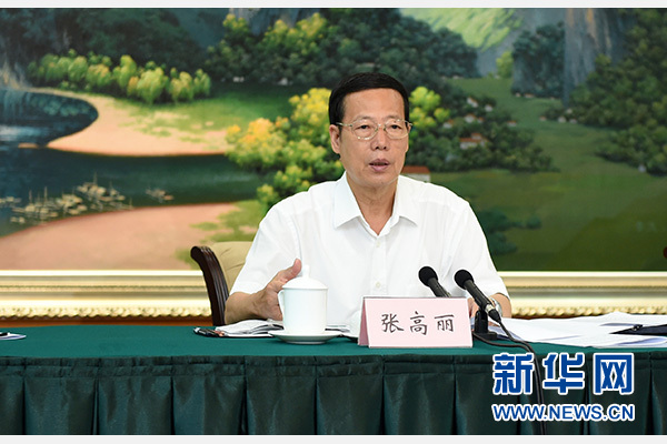 9月16日至18日，中共中央政治局常委、國(guó)務(wù)院副總理張高麗在廣西調(diào)研。這是9月17日，張高麗在南寧主持召開&ldquo;十三五&rdquo;規(guī)劃編制工作座談會(huì)。 新華社記者張鐸攝 