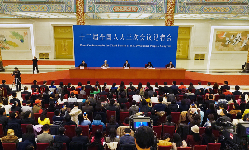 3月15日，國務(wù)院總理李克強在北京人民大會堂與中外記者見面，并回答記者提問。新華社記者 李賀 攝