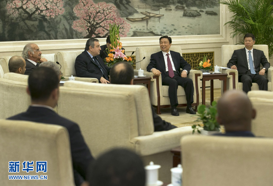 4月25日，國家副主席李源潮在北京人民大會(huì)堂會(huì)見出席&ldquo;中國－阿拉伯國家政黨對話會(huì)&rdquo;的外方代表。 新華社記者馬占成攝