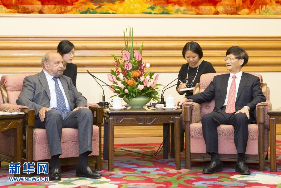 9月5日，中共中央政治局委員、中央政法委書(shū)記孟建柱在北京中南海會(huì)見(jiàn)國(guó)際法院院長(zhǎng)亞伯拉罕。 新華社記者 黃敬文 攝 