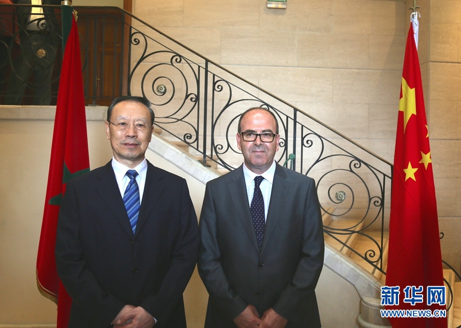 9月19日，在摩洛哥首都拉巴特，中共中央書記處書記、全國政協(xié)副主席杜青林（左）會見摩洛哥參議長本希馬。應(yīng)摩洛哥參議院邀請，中共中央書記處書記、全國政協(xié)副主席杜青林于18日至20日率中共代表團訪摩，分別會見政府首腦本&middot;基蘭、參議長本希馬、真實性與現(xiàn)代黨總書記奧馬里等。新華社記者劉鍇攝