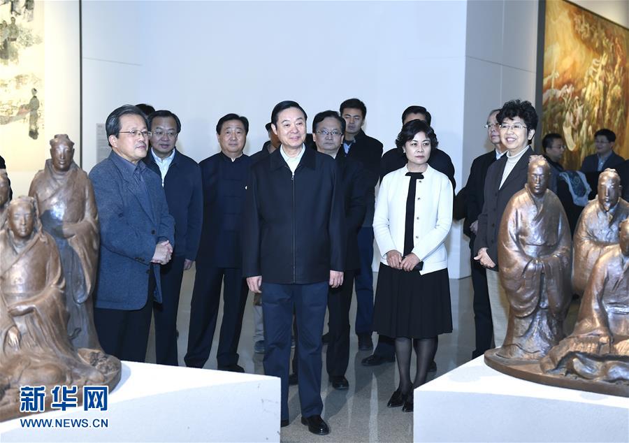 12月6日，中共中央政治局委員、中央書記處書記、中宣部部長劉奇葆在北京參觀中華文明歷史題材美術(shù)創(chuàng)作工程入選作品展覽。 新華社記者張領(lǐng)攝