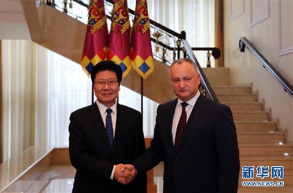 (XHDW)(1)摩爾多瓦總統(tǒng)多東、總理菲利普會(huì)見(jiàn)張春賢