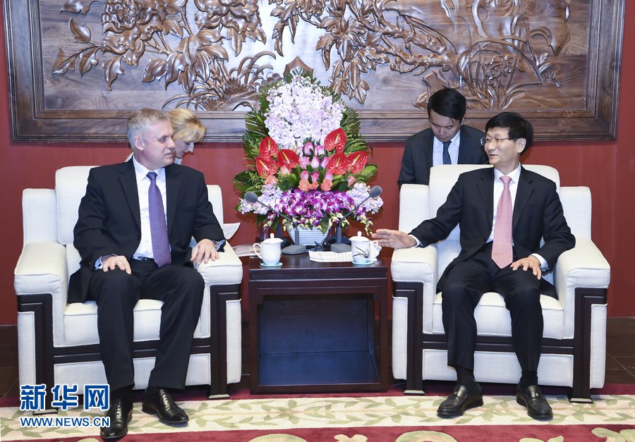 4月26日，中共中央政治局委員、中央政法委書記孟建柱在北京會(huì)見白俄羅斯安全會(huì)議國務(wù)秘書扎西。 新華社記者 張領(lǐng) 攝