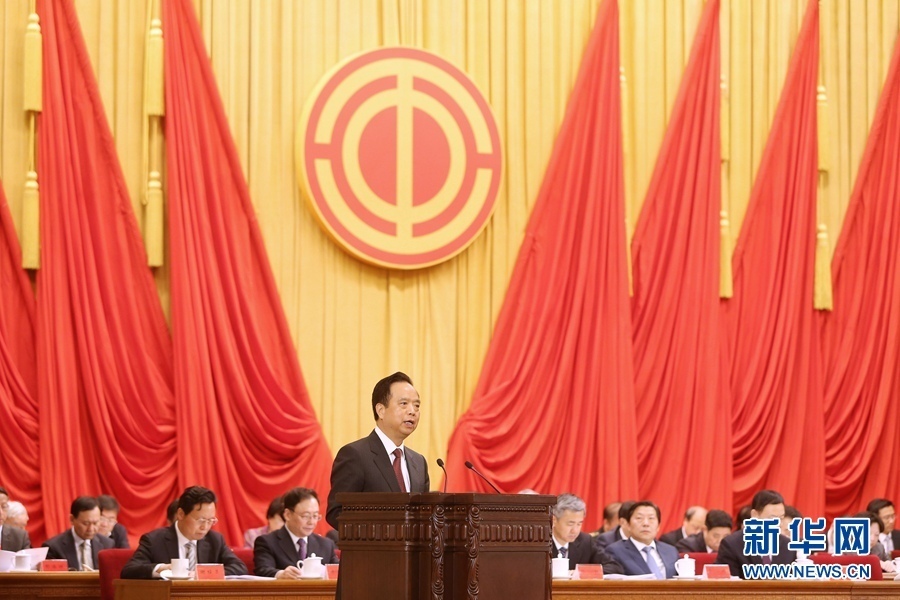 4月27日，慶祝&ldquo;五一&rdquo;國(guó)際勞動(dòng)節(jié)暨全國(guó)五一勞動(dòng)獎(jiǎng)和全國(guó)工人先鋒號(hào)表彰大會(huì)在北京人民大會(huì)堂舉行。中共中央政治局委員、中華全國(guó)總工會(huì)主席李建國(guó)出席大會(huì)并講話。新華社記者 才揚(yáng) 攝 