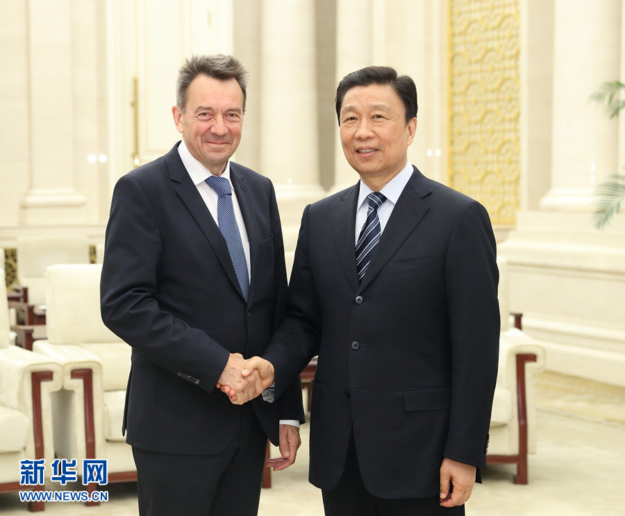 5月15日，國家副主席、中國紅十字會名譽會長李源潮在北京會見來華出席&ldquo;一帶一路&rdquo;國際合作高峰論壇的紅十字國際委員會主席莫雷爾。新華社記者 王曄 攝