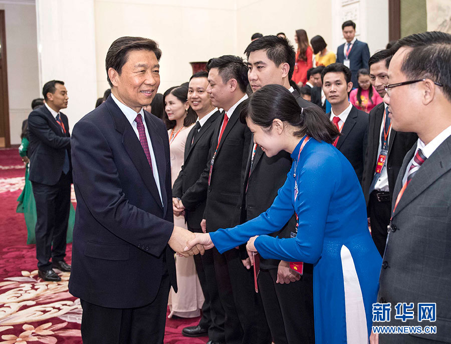 5月22日，中共中央政治局委員、國家副主席李源潮在北京會見越南胡志明共青團中央書記處第一書記黎國鋒率領(lǐng)的越南青年代表團。 新華社記者李濤 攝