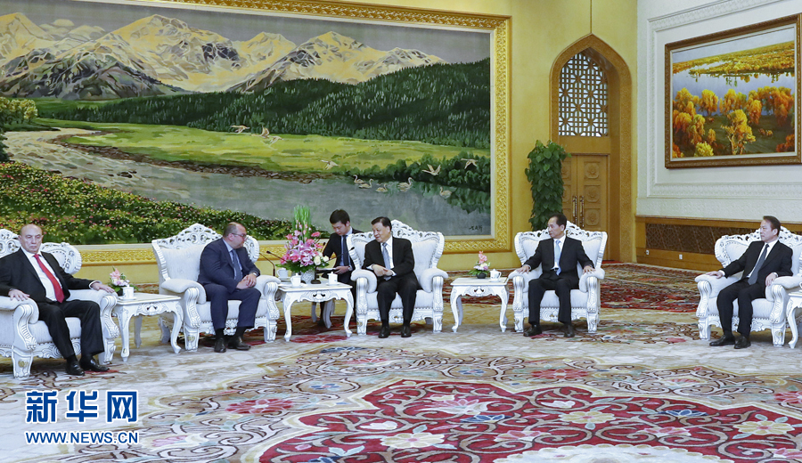 6月7日，中共中央政治局常委、中央書記處書記劉云山在北京會見金磚國家媒體高端論壇的媒體代表。新華社記者 鞠鵬 攝