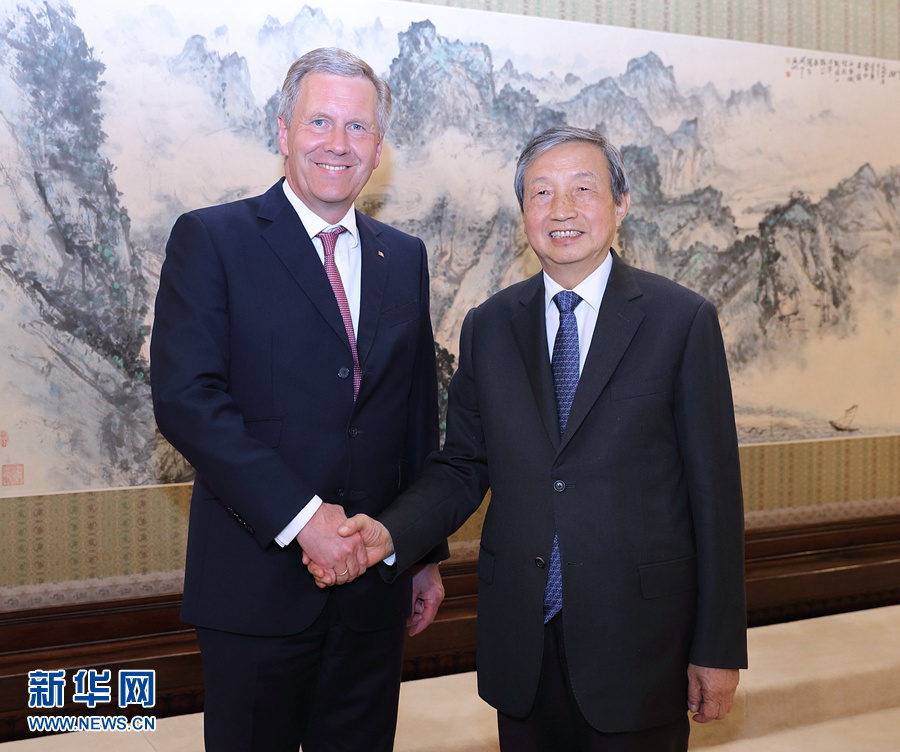 6月13日，國務(wù)院副總理馬凱在北京中南海紫光閣會見德國前總統(tǒng)、全球中小企業(yè)聯(lián)盟全球主席武爾夫。 新華社記者 王曄 攝 