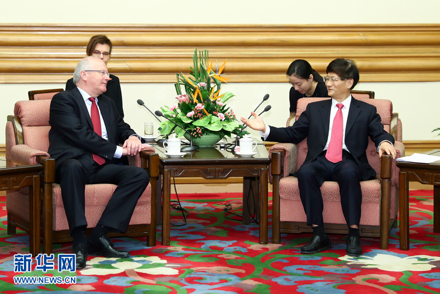 6月15日，中共中央政治局委員、中央政法委書記孟建柱在北京會(huì)見德國聯(lián)邦總理府情報(bào)國務(wù)秘書弗里徹。 新華社記者 謝環(huán)馳 攝