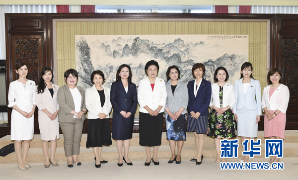 　　7月12日，國務(wù)院副總理劉延?xùn)|在北京會見以日本自民黨前總務(wù)會長野田圣子為首的日本執(zhí)政黨女國會議員代表團一行。 新華社記者 高潔 攝