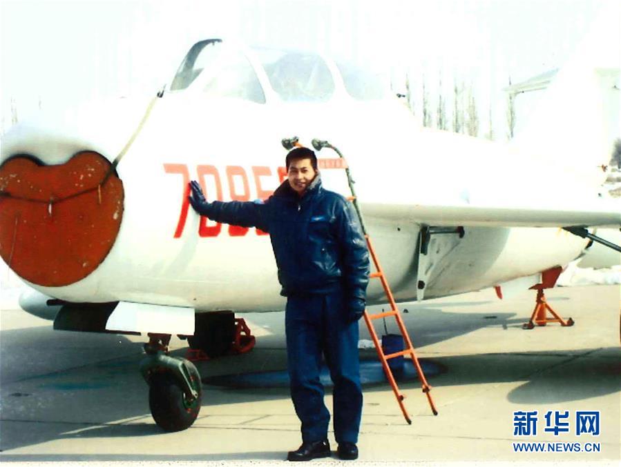 （建軍90周年&middot;英雄&middot;圖文互動(dòng)）（3）聽，渤海灣有風(fēng)吹過(guò)來(lái)&mdash;&mdash;追記海軍某艦載航空兵部隊(duì)一級(jí)飛行員張超