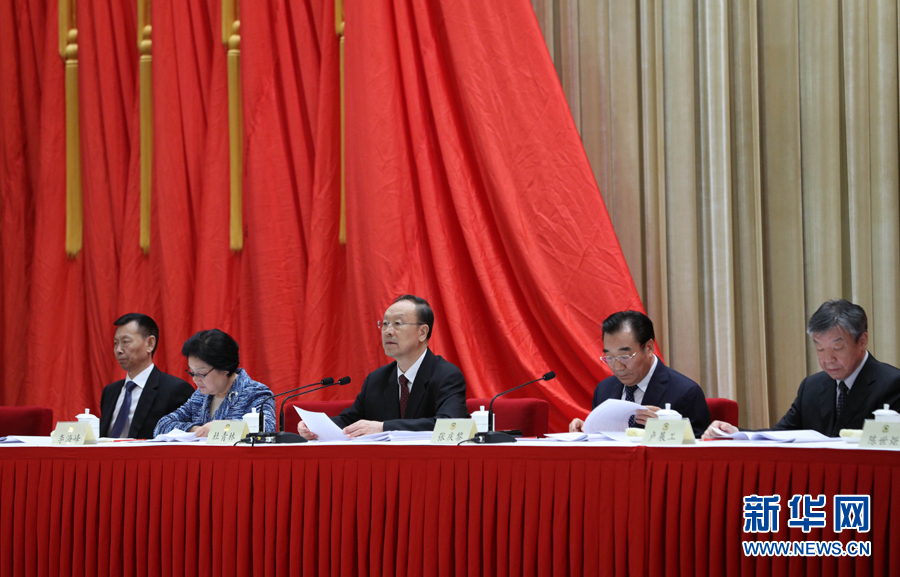 9月6日，政協(xié)第十二屆全國委員會優(yōu)秀提案和先進承辦單位表彰會在北京召開。中共中央書記處書記、全國政協(xié)副主席杜青林出席并講話，全國政協(xié)副主席兼秘書長張慶黎主持會議。新華社記者 王曄 攝