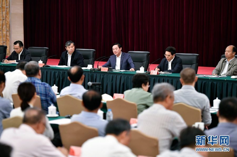 9月7日，中共中央政治局委員、中央書記處書記、中宣部部長劉奇葆在北京出席全國電視劇工作座談會(huì)并講話。 新華社記者 燕雁 攝

