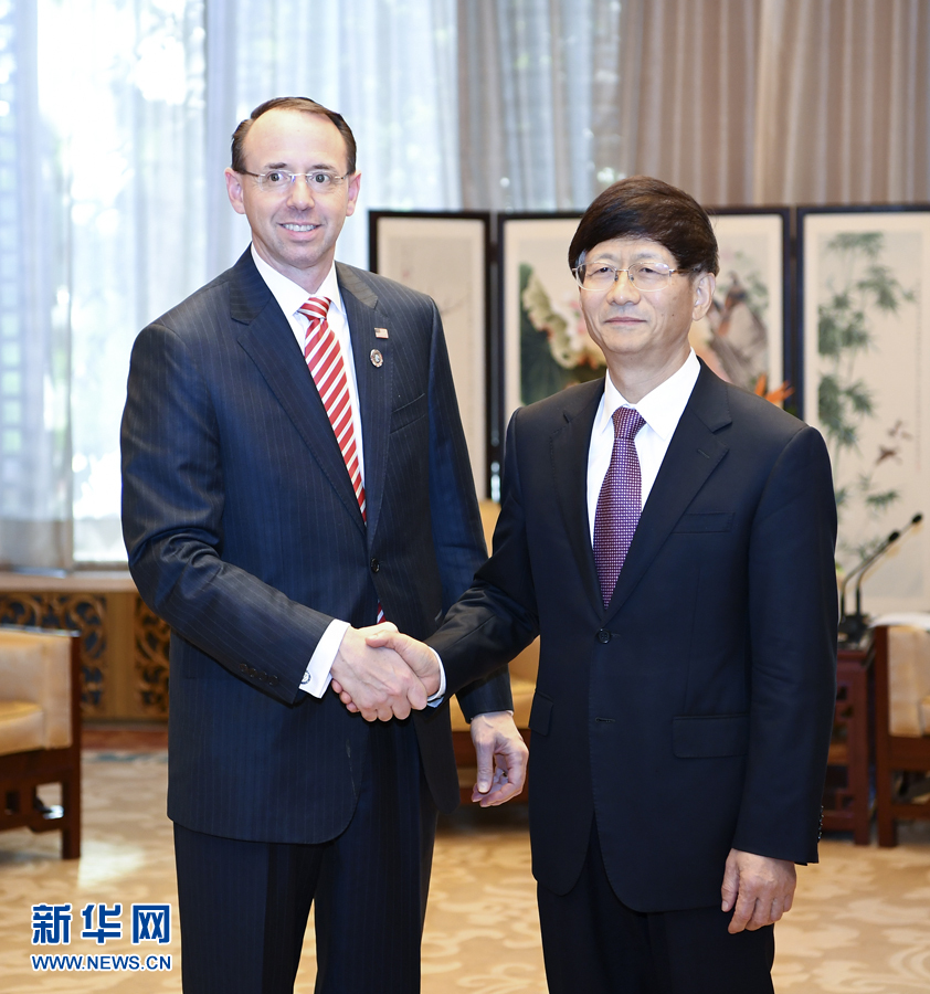 9月26日，中共中央政治局委員、中央政法委書記孟建柱在北京會見來華出席國際刑警組織第86屆全體大會的美國司法部常務(wù)副部長羅森斯坦。新華社記者 張領(lǐng) 攝