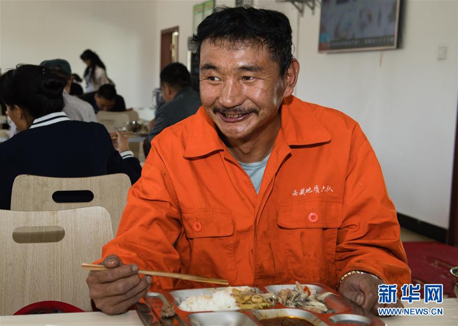 （十九大代表風(fēng)采&middot;圖文互動(dòng)）（1）鉆探高級(jí)技工向巴扎西：我為祖國(guó)探礦藏