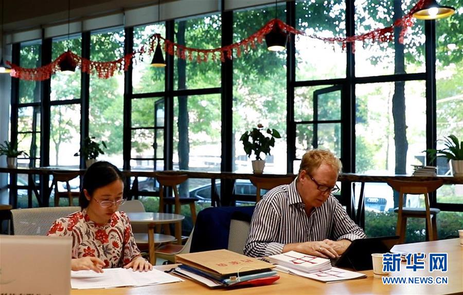 （十九大時(shí)光&middot;圖文互動(dòng)）（1）中國(guó)成就，世界矚目&mdash;&mdash;來自基層蹲點(diǎn)現(xiàn)場(chǎng)的報(bào)道