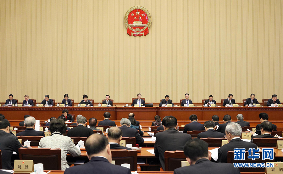 12月23日，十二屆全國人大常委會第三十一次會議在北京人民大會堂舉行第二次全體會議。張德江委員長出席。 新華社記者劉衛(wèi)兵攝