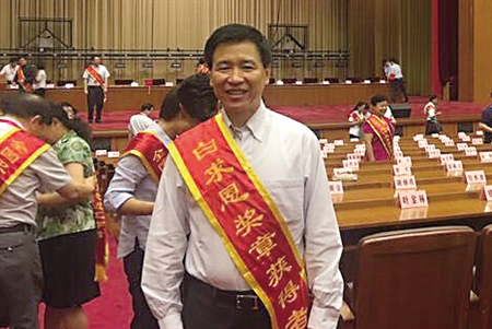 黃國寧被授予我國衛(wèi)生行業(yè)的最高榮譽&ldquo;白求恩獎章&rdquo;。