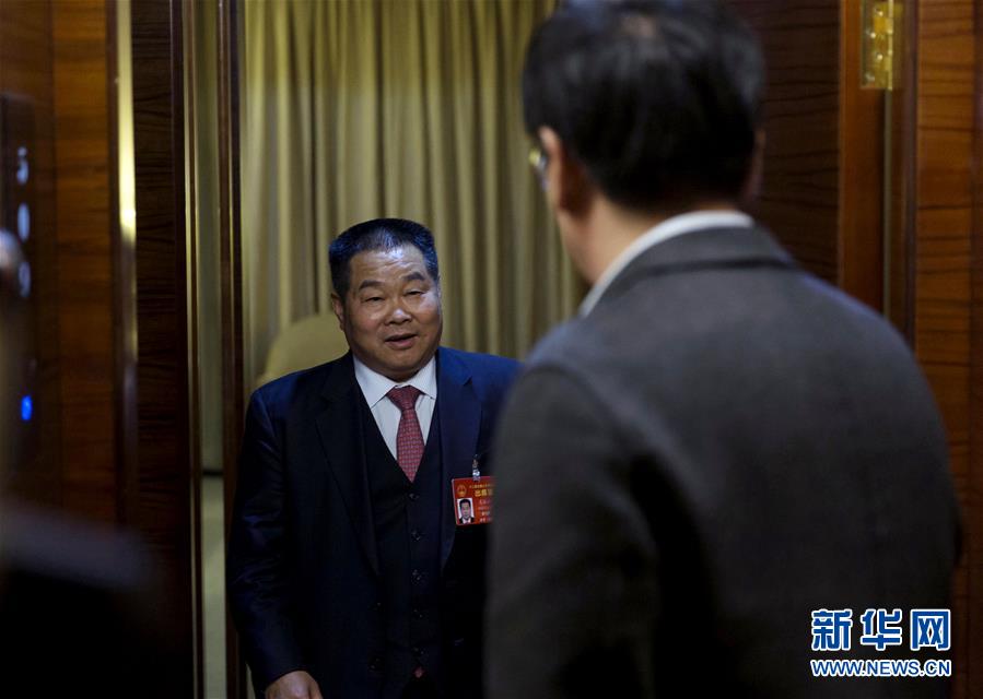 （兩會(huì)&middot;圖文互動(dòng)）（1）一場特殊的會(huì)客&mdash;&mdash;人大代表&ldquo;會(huì)見&rdquo;國家發(fā)改委司長