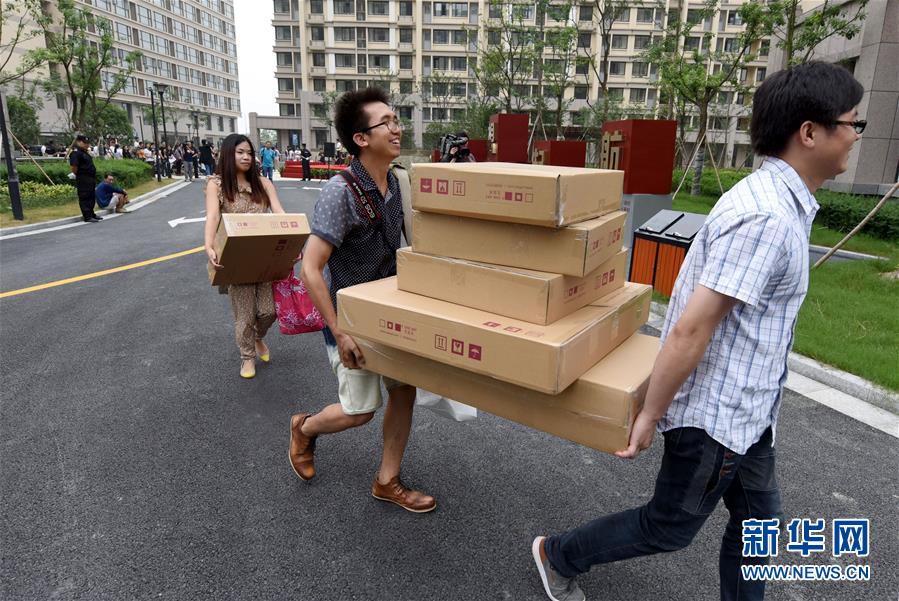 （新華全媒頭條&middot;圖文互動(dòng)）（13）開啟新征程　譜寫新史詩&mdash;&mdash;以習(xí)近平同志為核心的黨中央引領(lǐng)中國(guó)特色社會(huì)主義進(jìn)入新時(shí)代