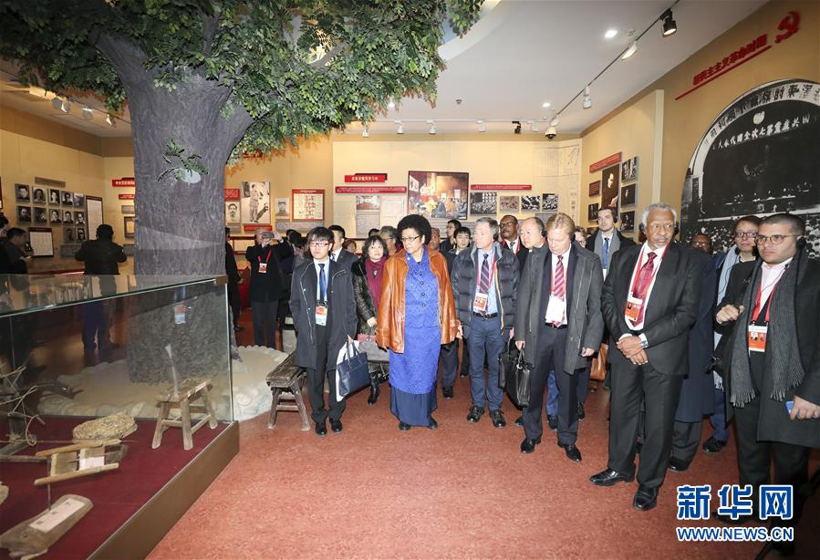 （新華全媒頭條&middot;圖文互動）（4）全黨來一個大學習&mdash;&mdash;新時代中國共產(chǎn)黨人的理論自覺